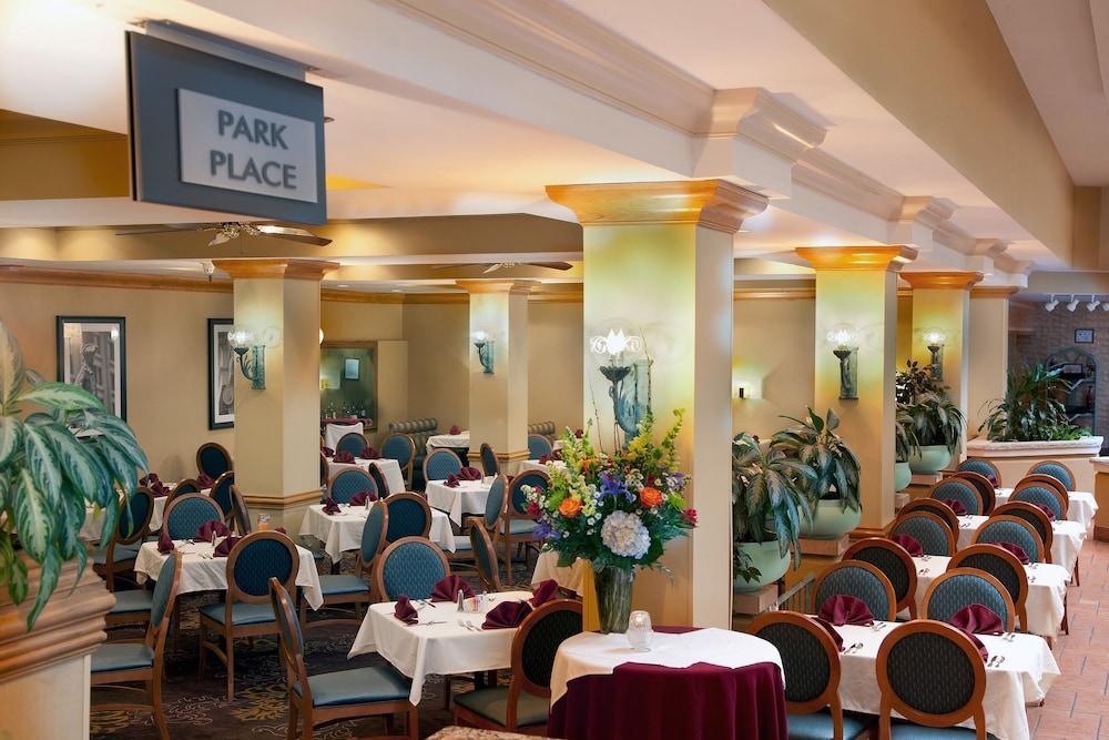 Embassy Suites By Hilton Greensboro Airport Restaurant photo