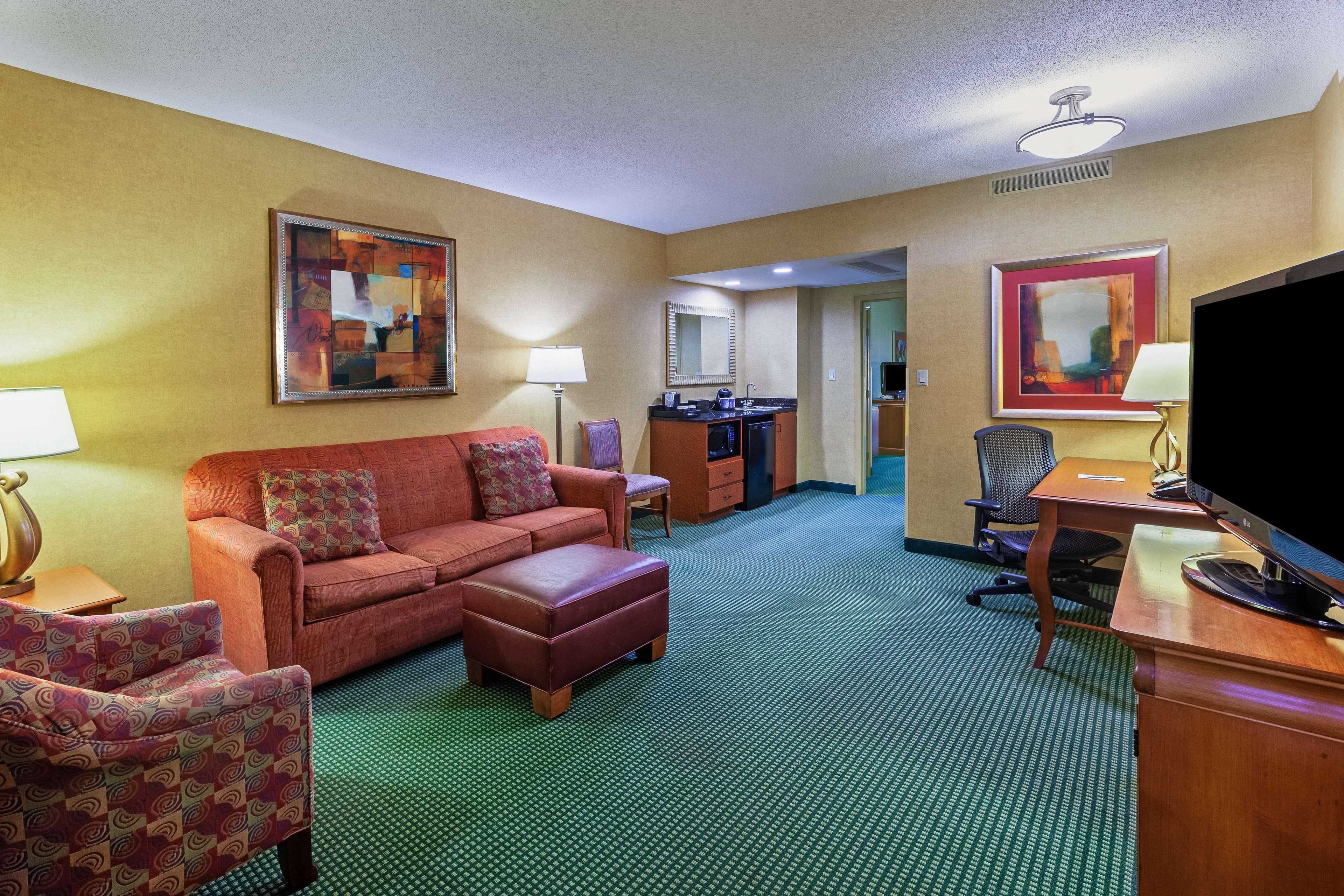 Embassy Suites By Hilton Greensboro Airport Extérieur photo