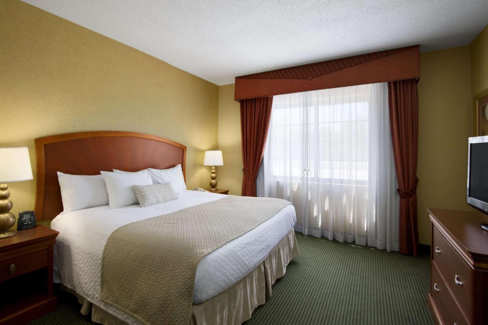 Embassy Suites By Hilton Greensboro Airport Extérieur photo