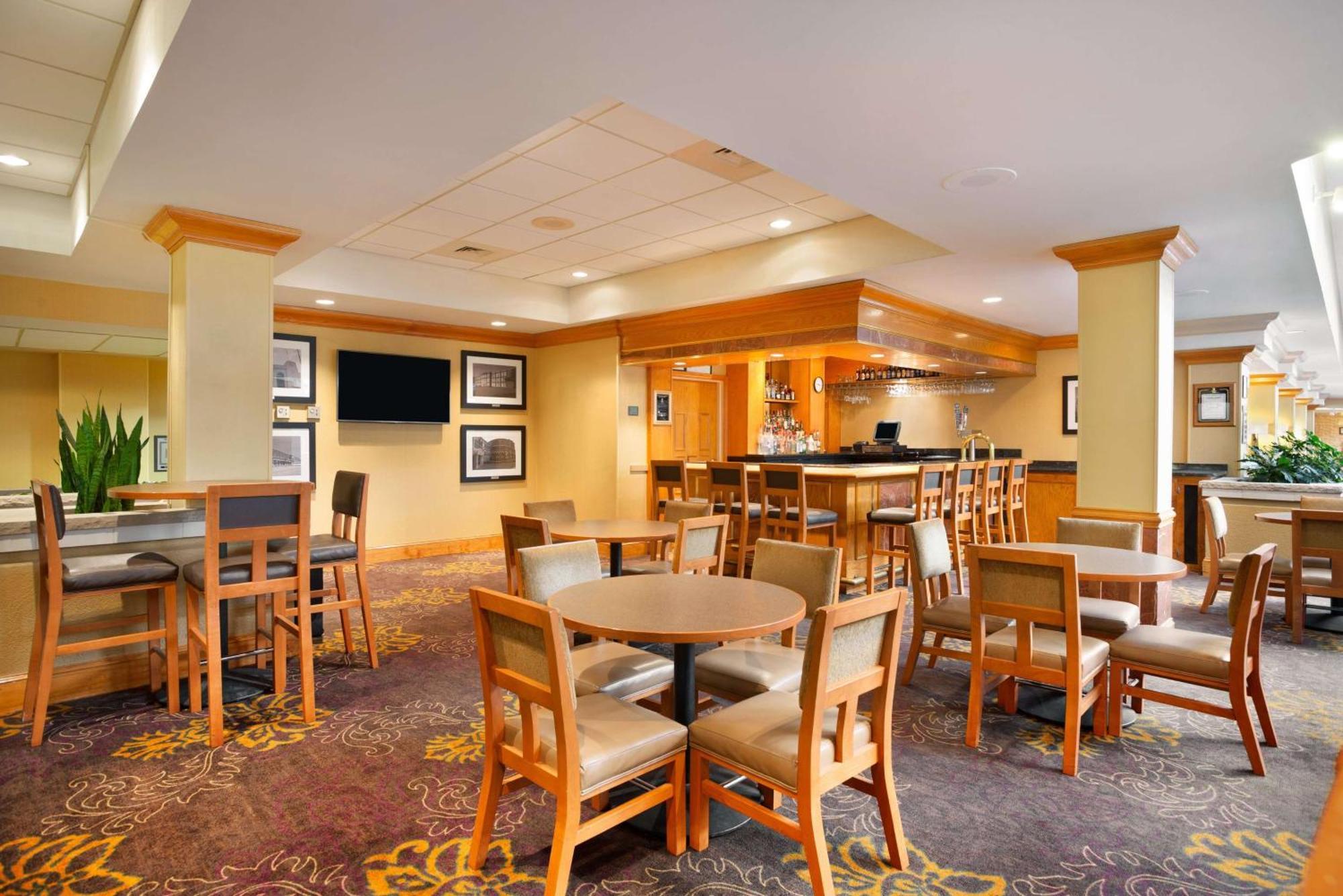 Embassy Suites By Hilton Greensboro Airport Extérieur photo