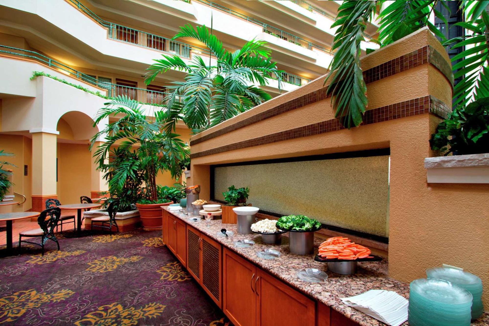 Embassy Suites By Hilton Greensboro Airport Extérieur photo
