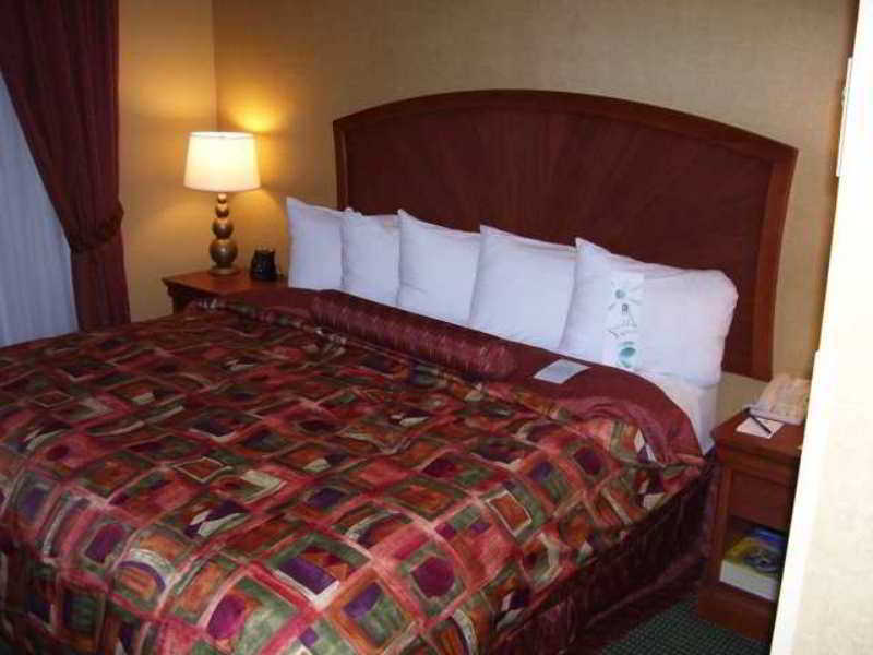 Embassy Suites By Hilton Greensboro Airport Chambre photo
